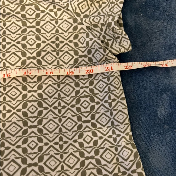 Chico's Easywear Olive and Cream Patterned Top - Picture 4 of 8